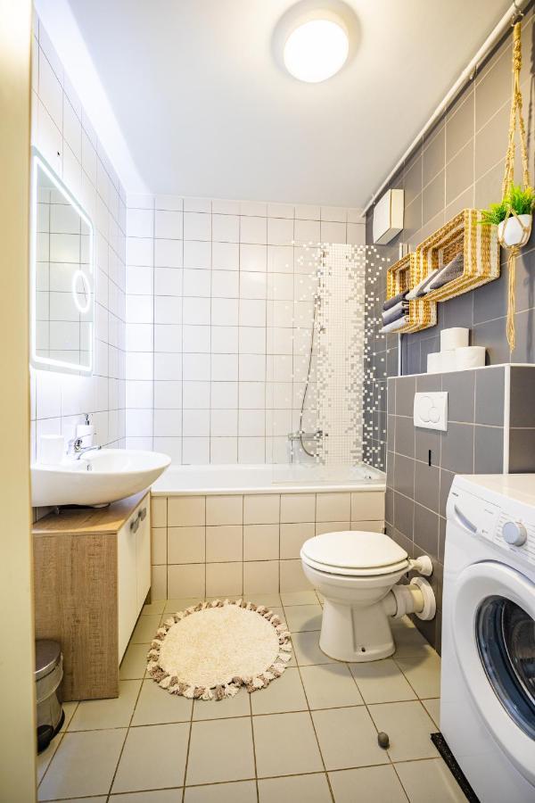 Flexible Selfcheckins 15 & 19 - Zagreb - Garage - Loggia - New - Apartments Repinc エクステリア 写真