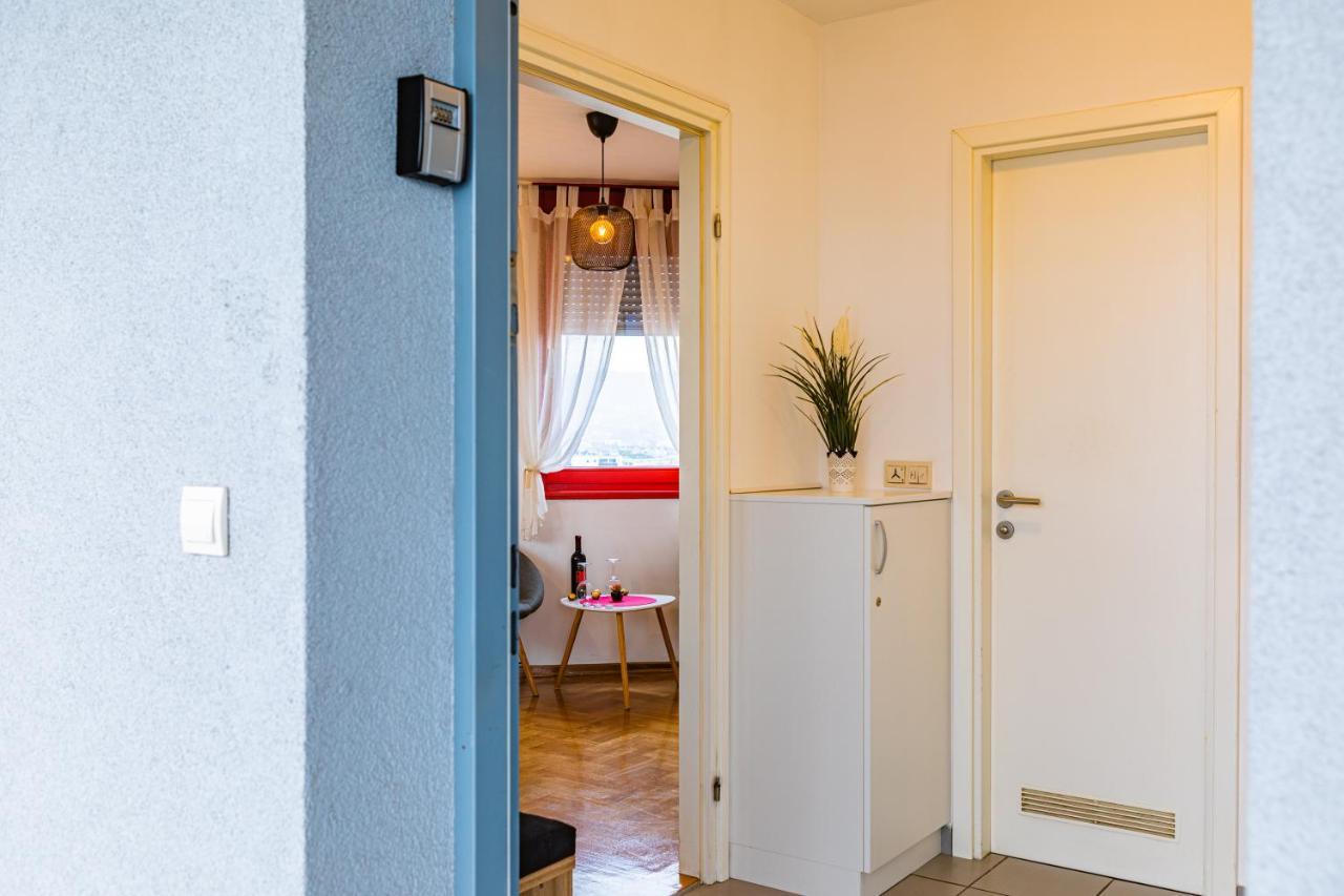Flexible Selfcheckins 15 & 19 - Zagreb - Garage - Loggia - New - Apartments Repinc エクステリア 写真