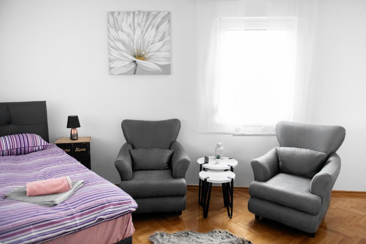 Flexible Selfcheckins 15 & 19 - Zagreb - Garage - Loggia - New - Apartments Repinc エクステリア 写真