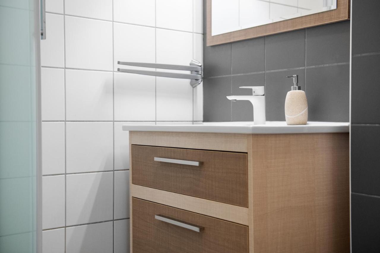 Flexible Selfcheckins 15 & 19 - Zagreb - Garage - Loggia - New - Apartments Repinc エクステリア 写真